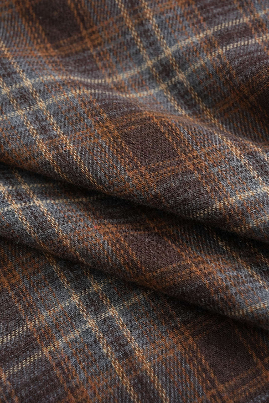 שמלת מידי עם כתפיים פתוחות ודלתות, רוכסן וחגורה, שרוולים ארוכים והדפס זמש משובץ 