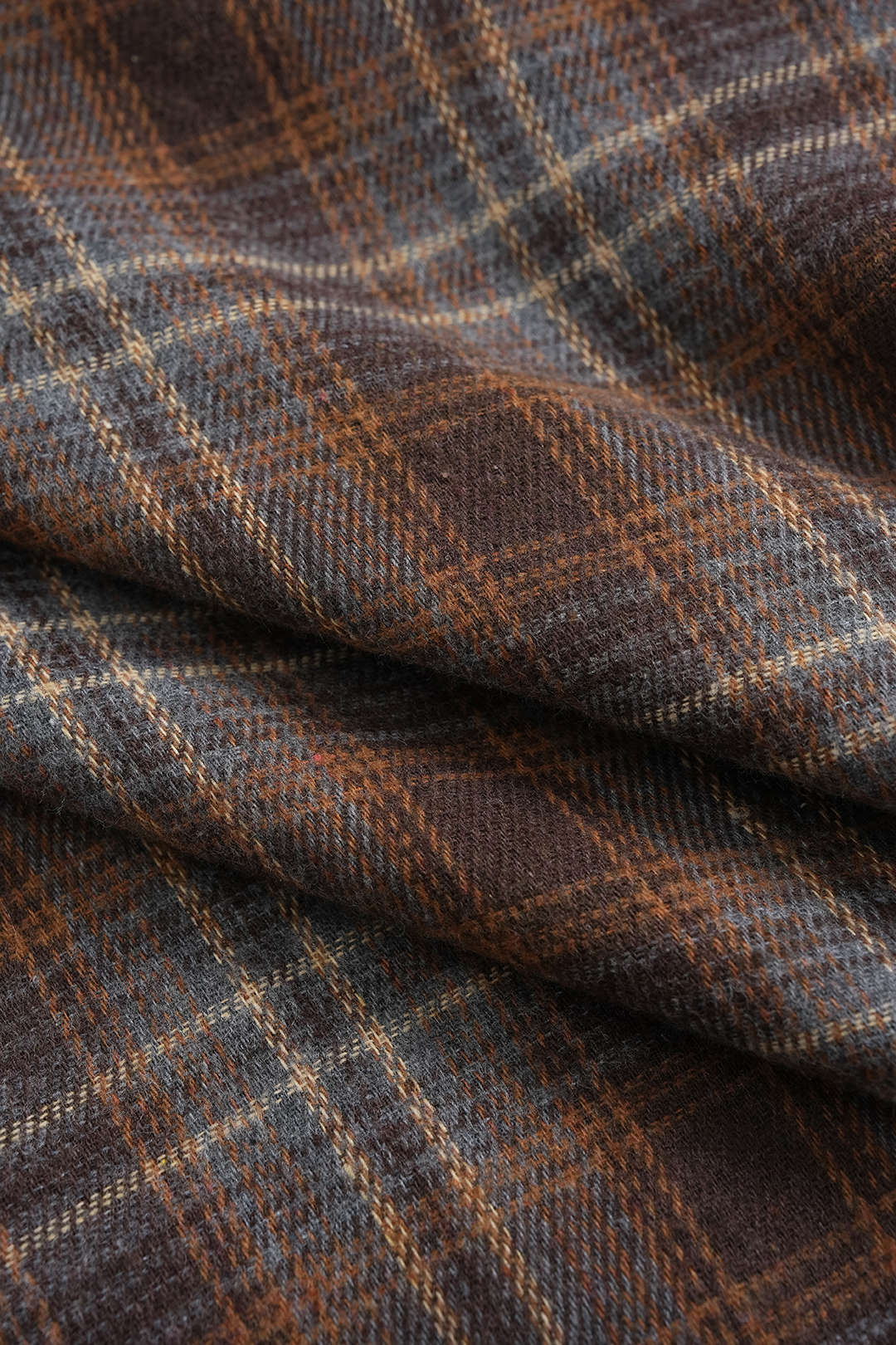 שמלת מידי עם כתפיים פתוחות ודלתות, רוכסן וחגורה, שרוולים ארוכים והדפס זמש משובץ 