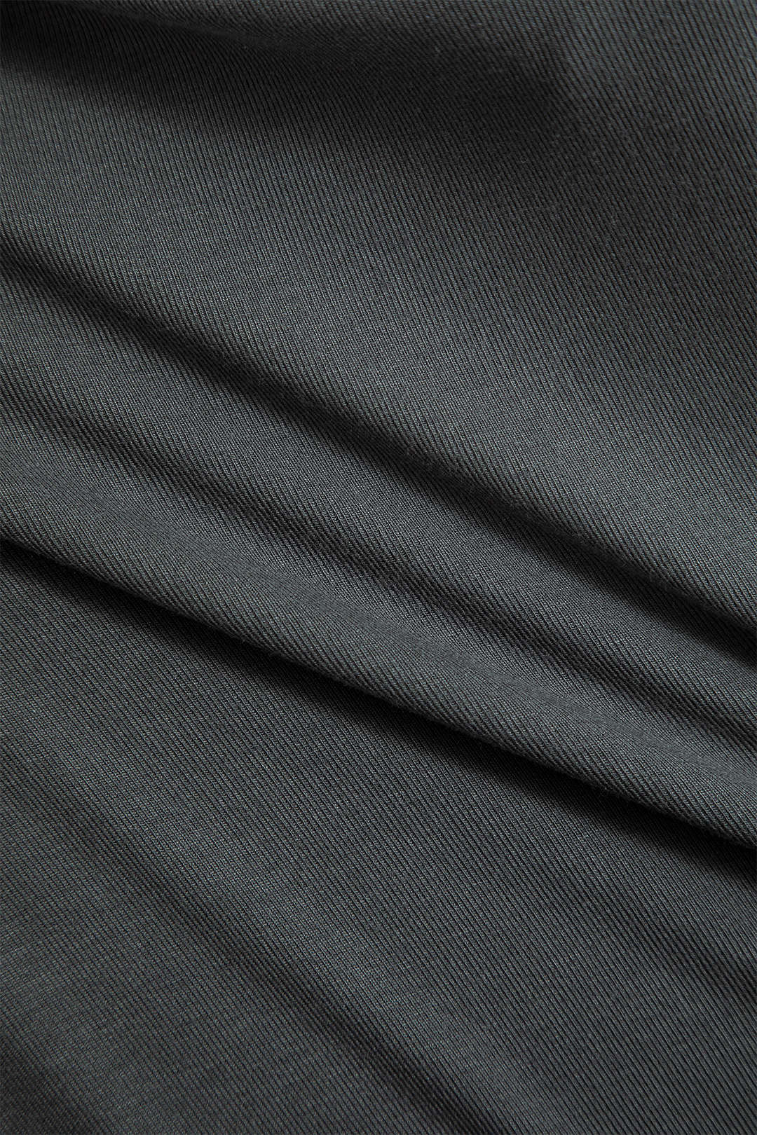 שמלת מיני עם צווארון עגול וקשירה דמוית עור עם טלאים מקדימה 