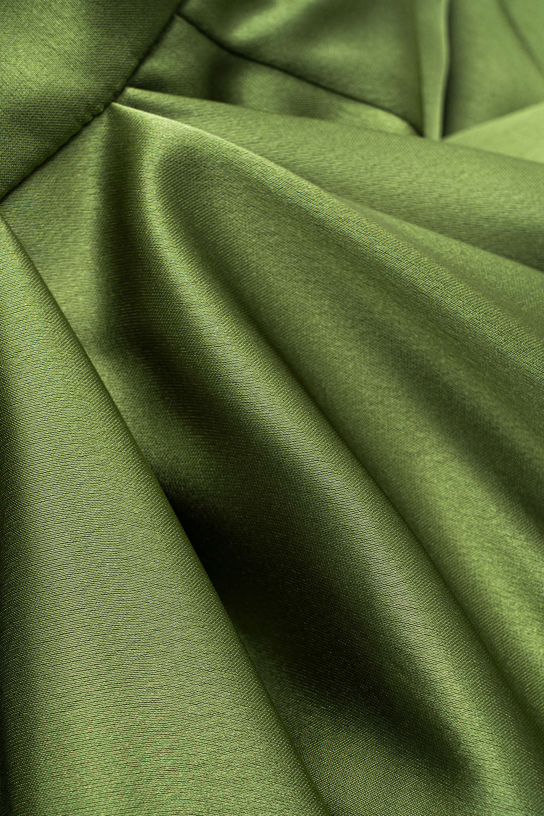 חצאית סאטן אסימטרית עם רוכסן וקשירה 