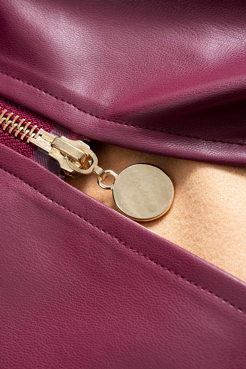 חצאית דמוית עור עם רוכסן בגזרה גבוהה 