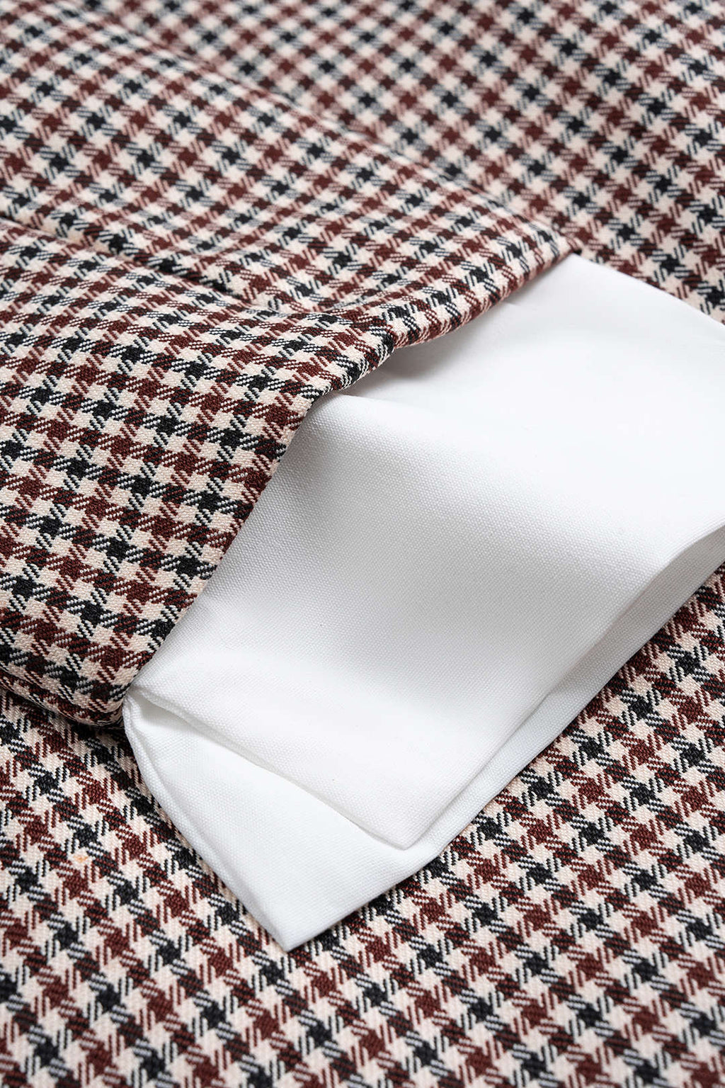 שמלת מיני עם שרוולים ארוכים, הדפס משובץ וטלאים 