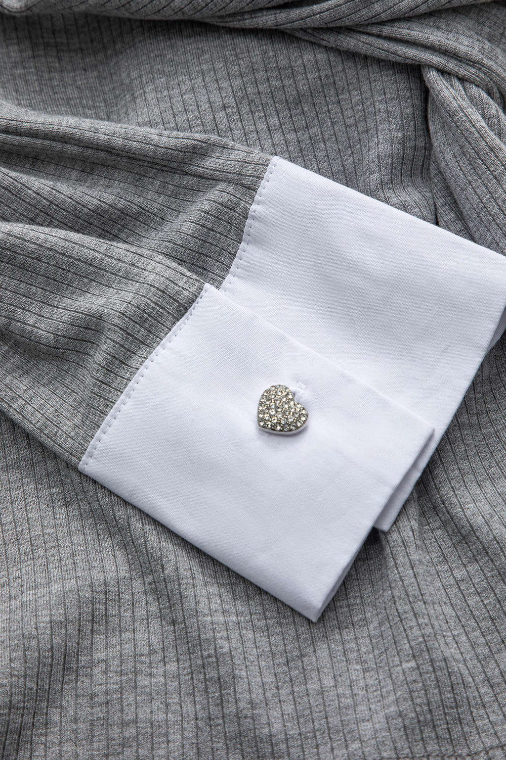 שמלת מיני עם טלאים ארוכות 