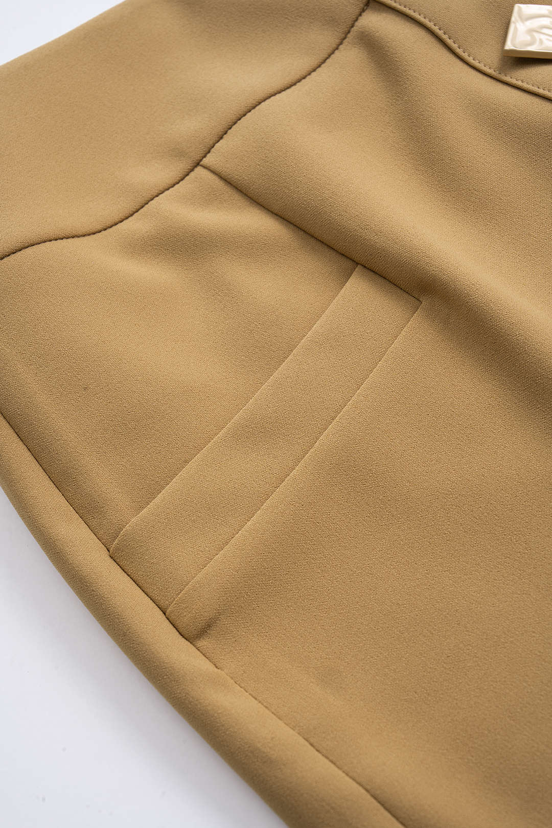 חצאית עם כיסים מכופתרים ממתכת 