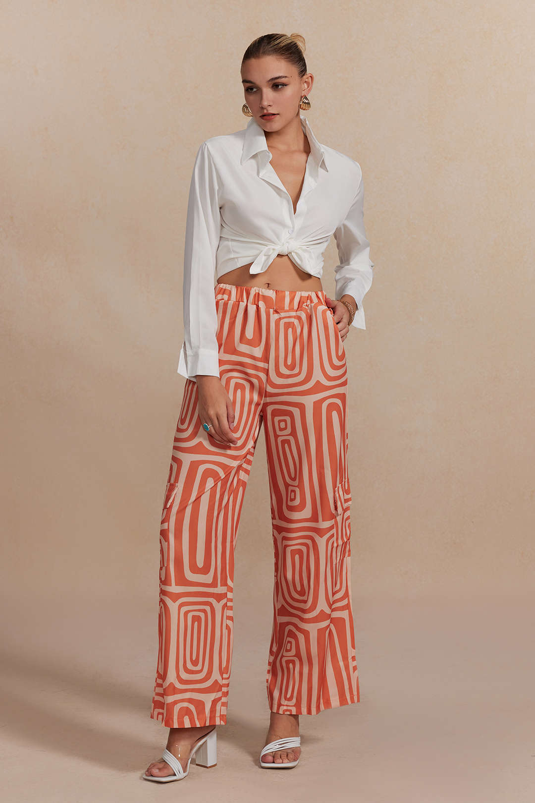 Conjunto Camisa Nudo Cálido Pantalón Estampado Artístico