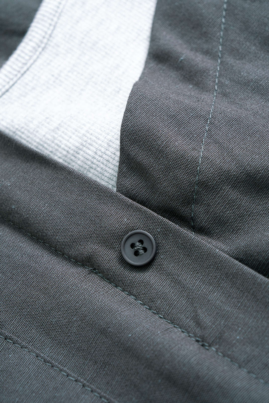 חולצה ארוכת שרוולים עם כפתורים וחגורה, כיסים מלאכותיים 