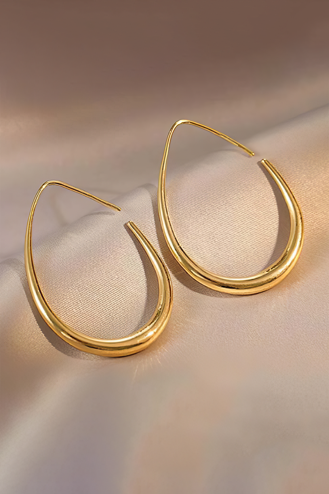 Arete Oval De Metal Minimalista Elegante Para Uso Diario