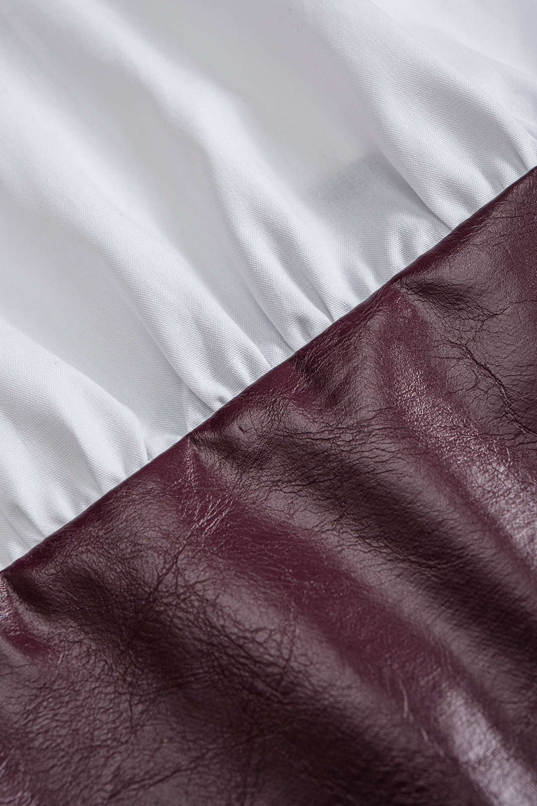 חולצה ארוכת שרוולים עם קרסים ועין דמוי עור 