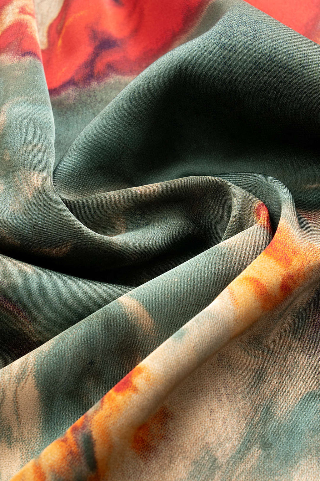 חצאית עם קפלים וקשירה 