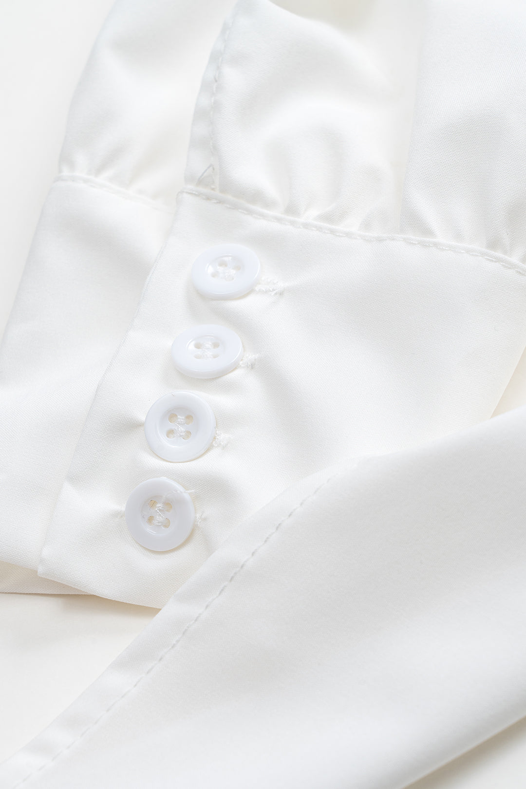 חולצה ארוכת שרוולים עם קשירה מלפנים 