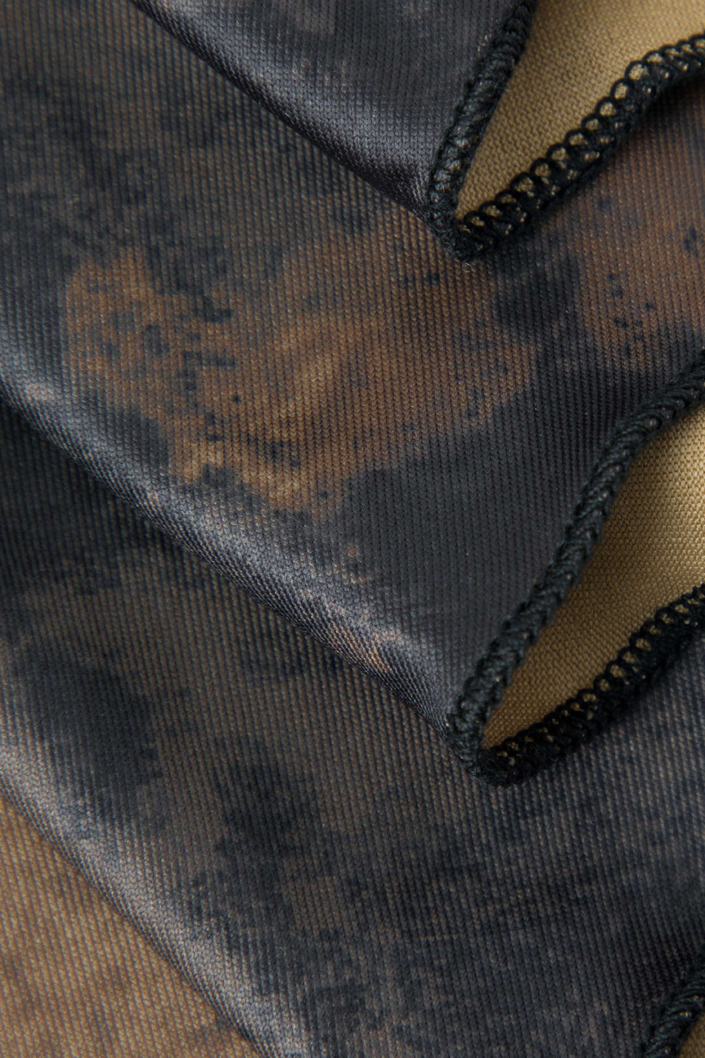 חצאית אסימטרית עם קפלים בגימור טאי דאי 