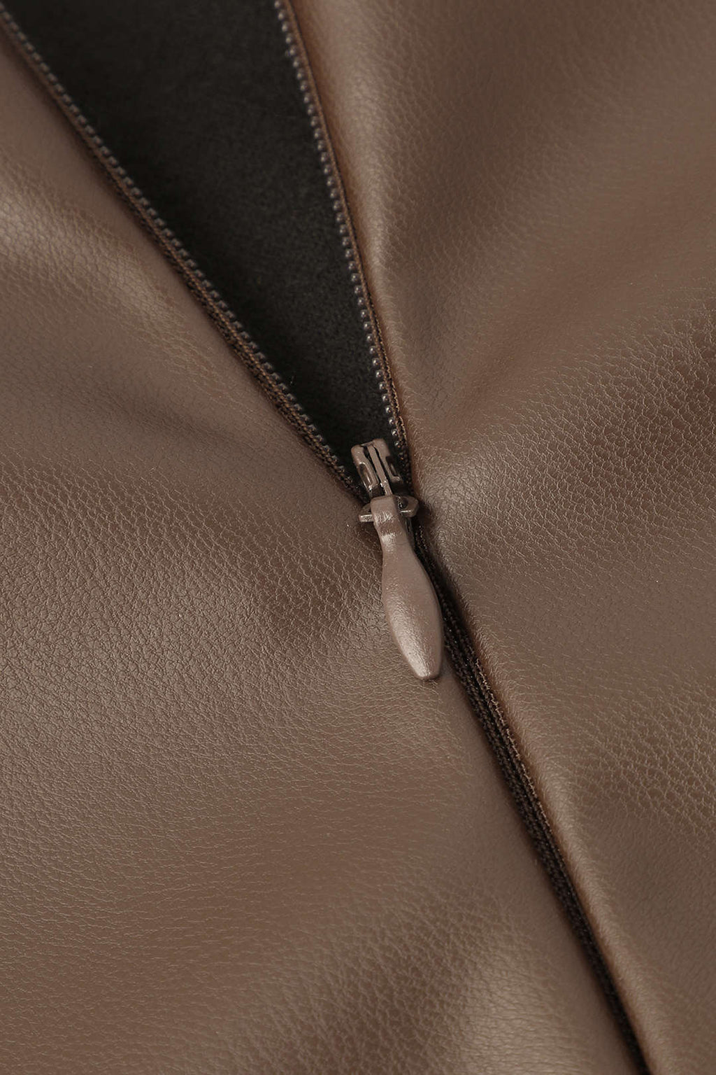 חצאית מידי עם רוכסן דמוי עור 