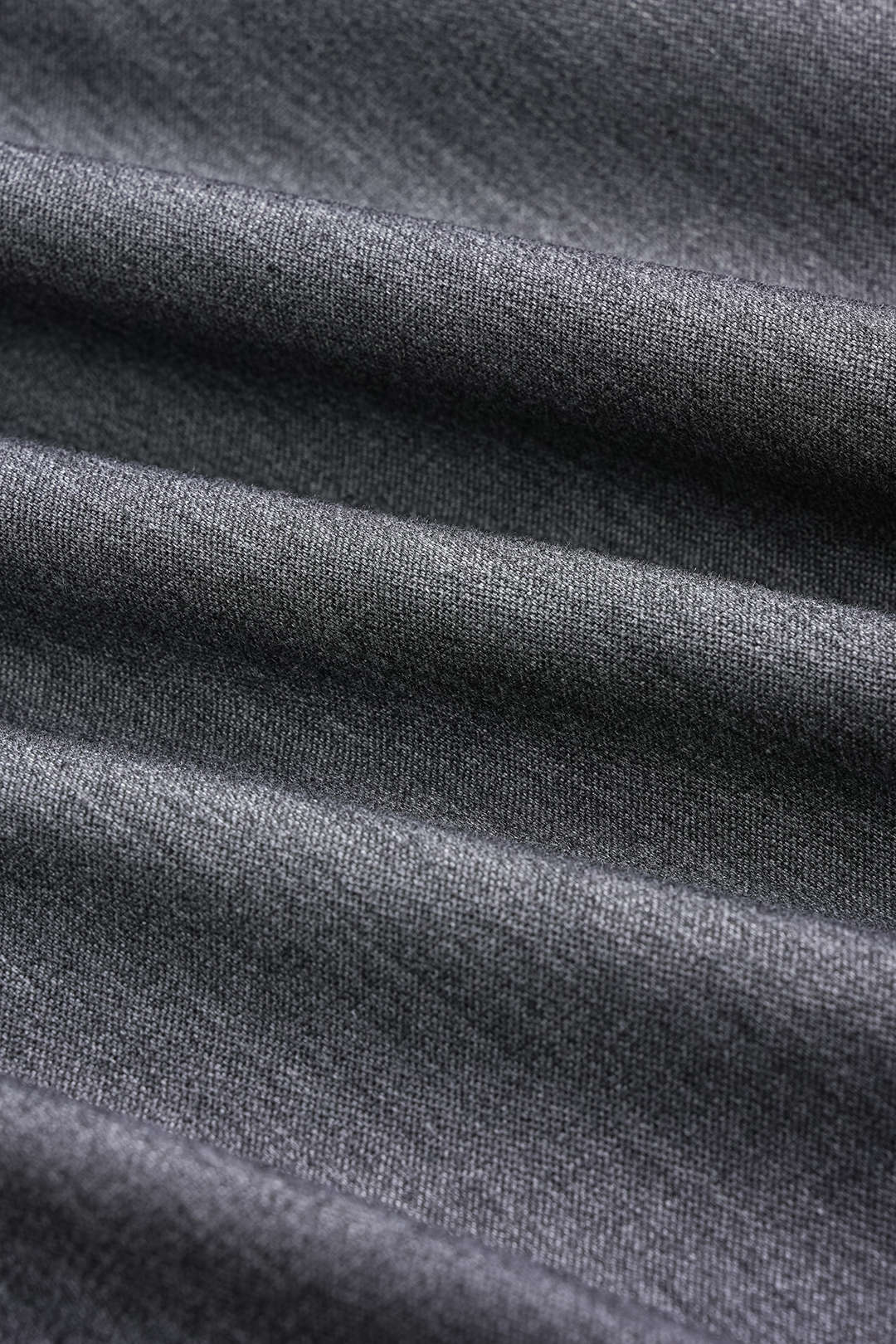 חצאית אסימטרית עם כפתורים וקשירה לא סדירה 