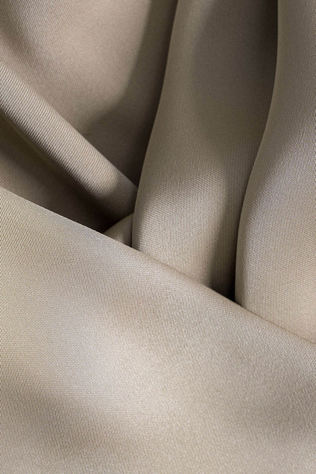 בגד גוף בסיסי עם שרוולים ארוכים מסאטן 