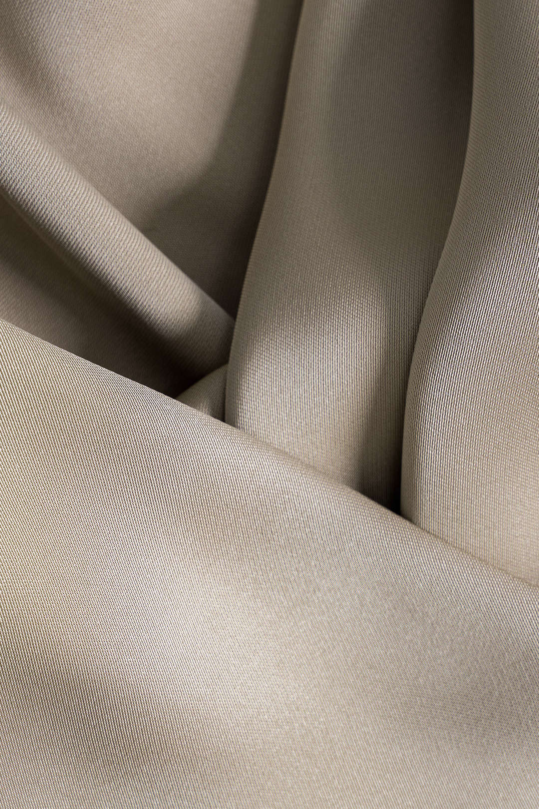 בגד גוף בסיסי עם שרוולים ארוכים מסאטן 