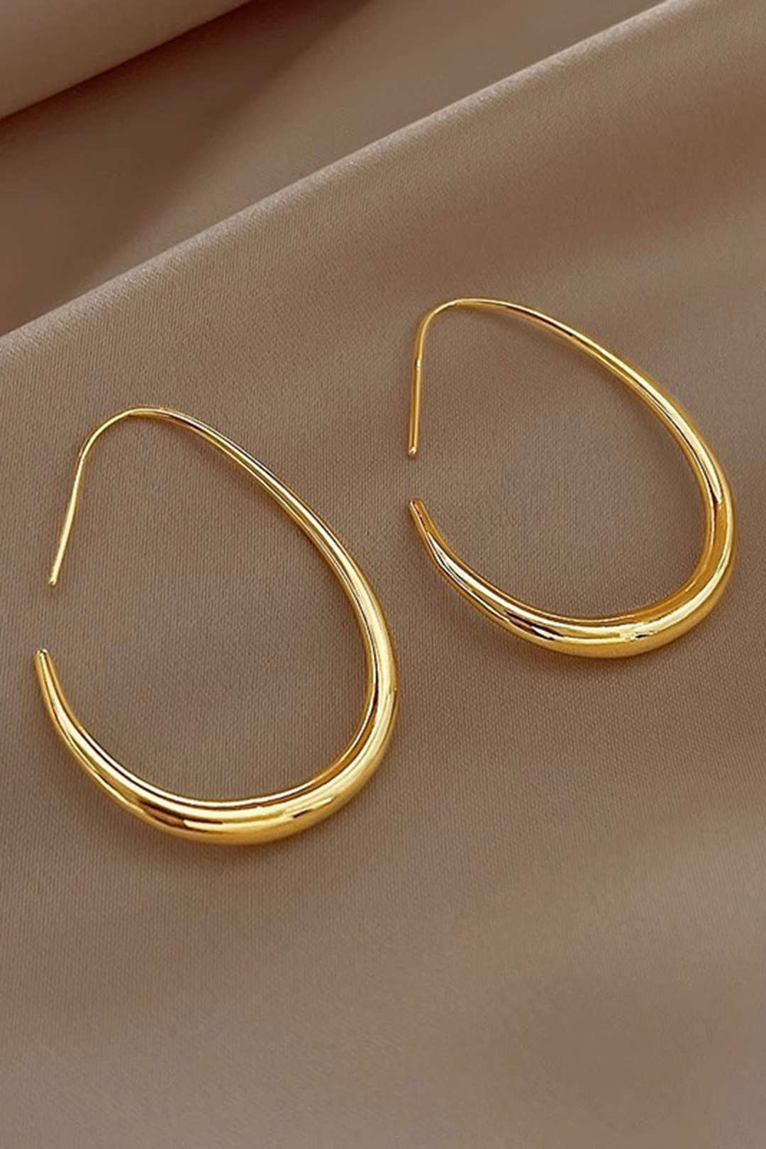 Arete Oval De Metal Minimalista Elegante Para Uso Diario