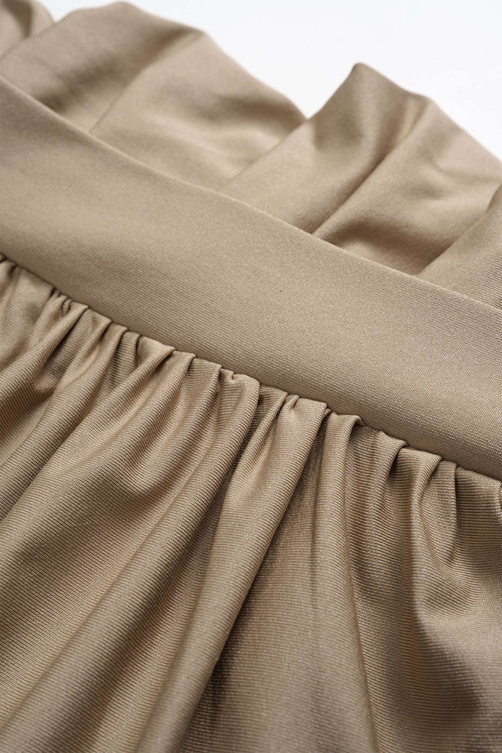 חצאית אסימטרית עם קפלים 