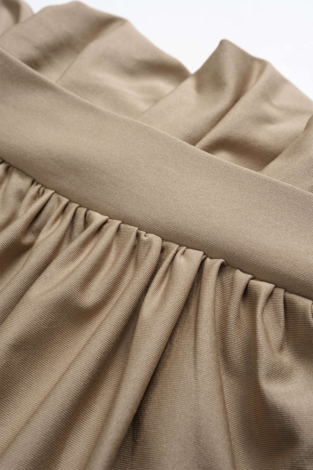 חצאית אסימטרית עם קפלים 