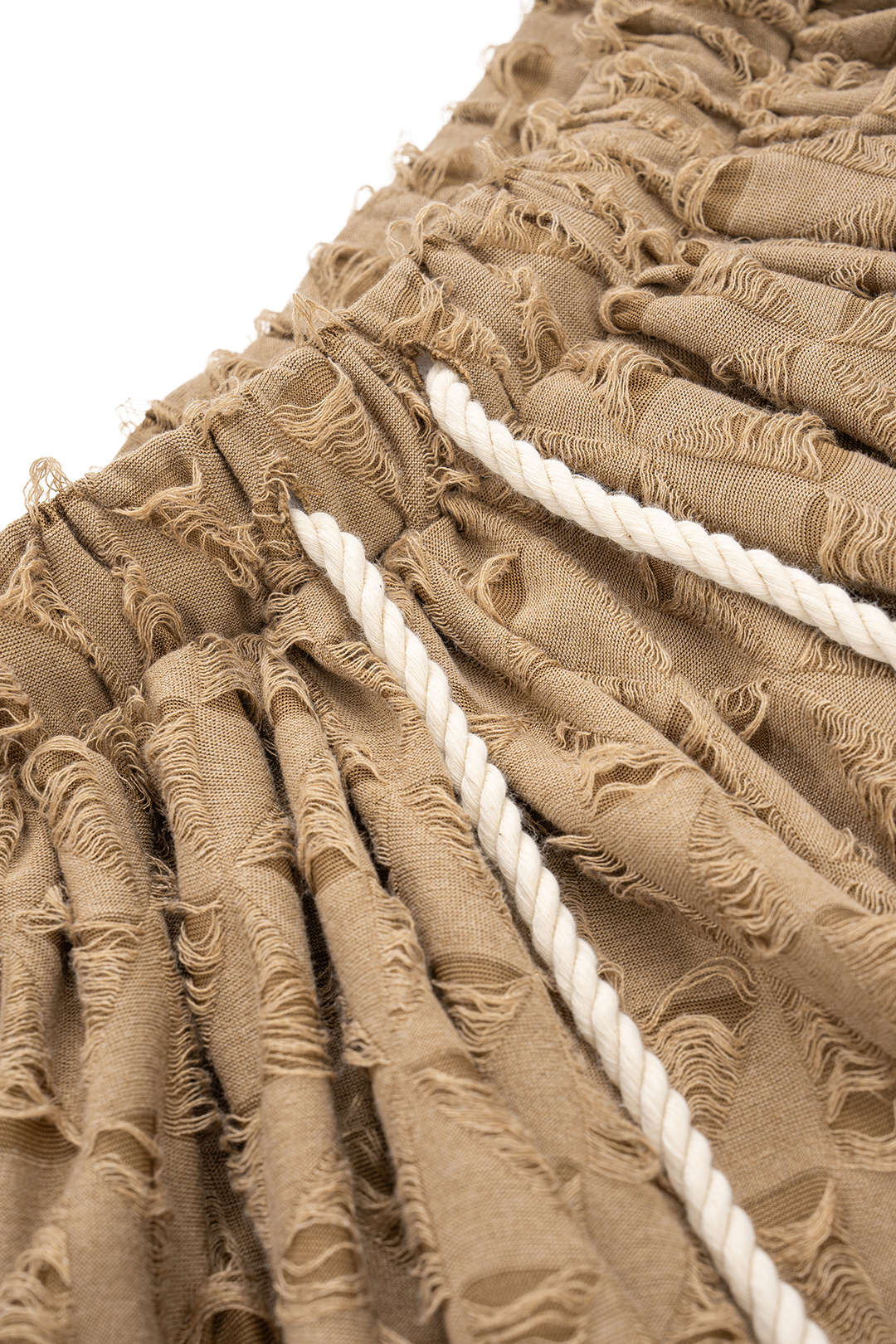 חצאית עם שרוך קרוע 