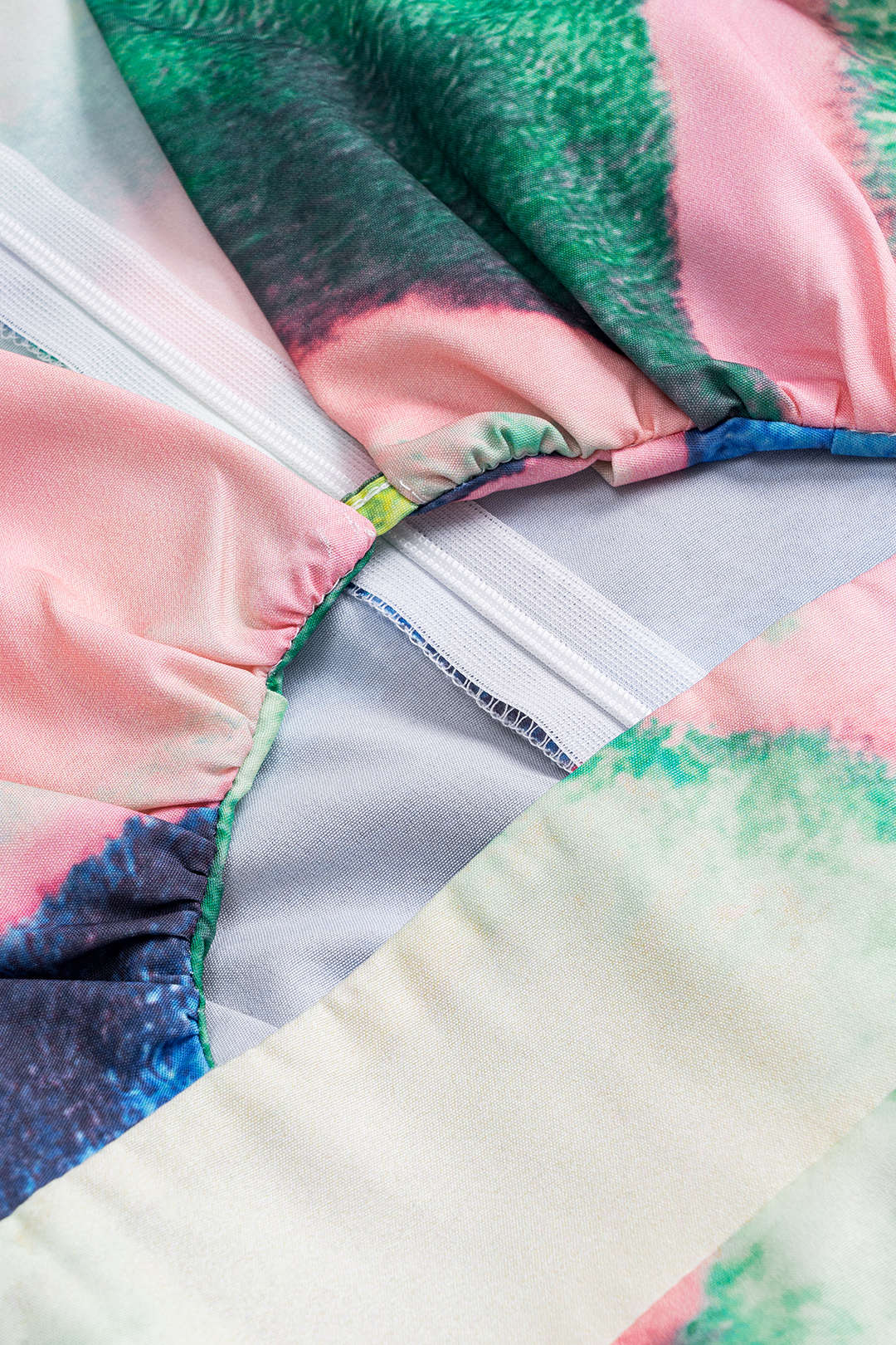 שמלת מידי עם צווארון V וגזרה ארוכה בהדפס צבעי מים 