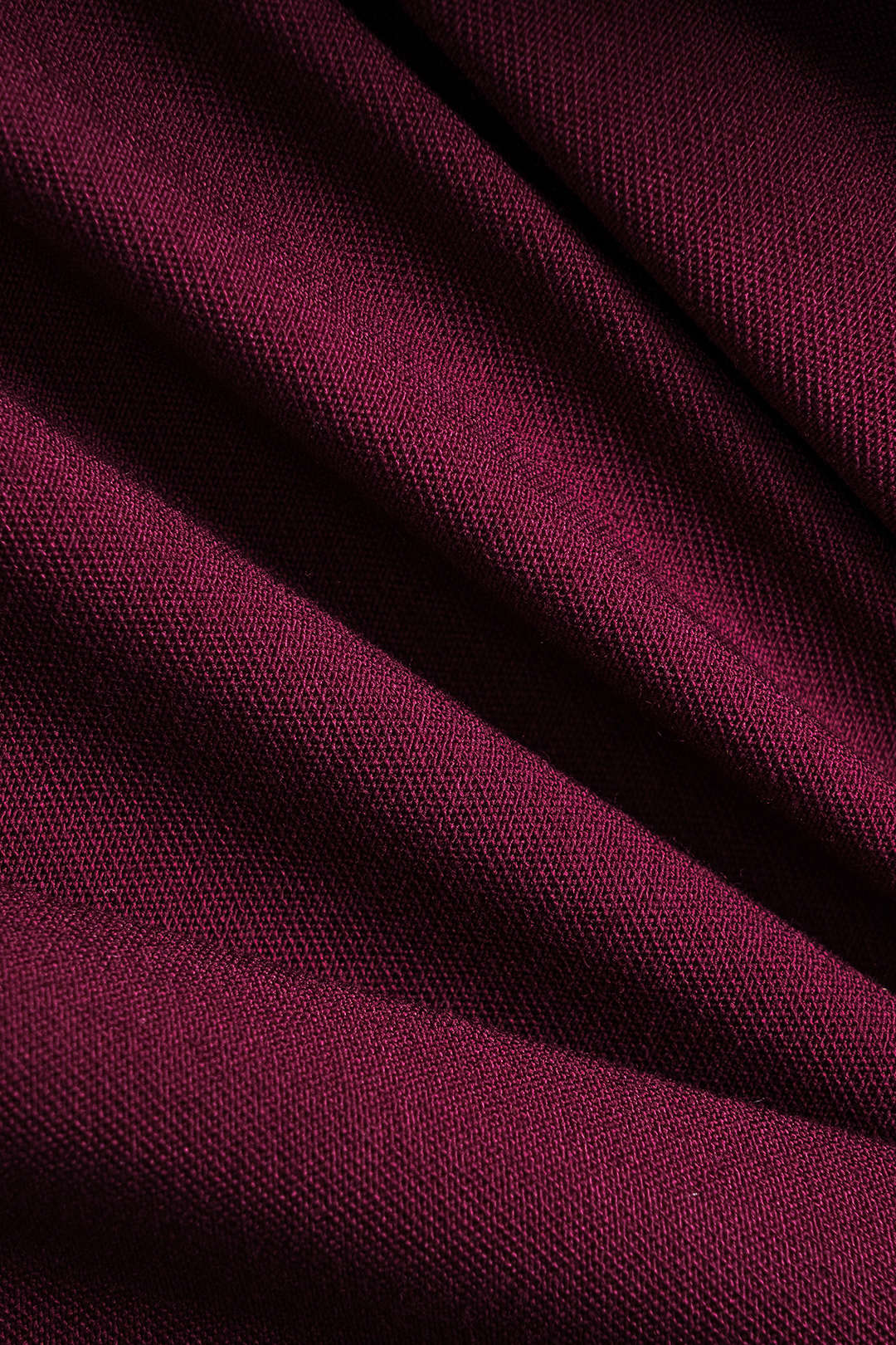 שמלת מיני עם שרוולים ארוכים וטלאים דמוי עור מטאלי 