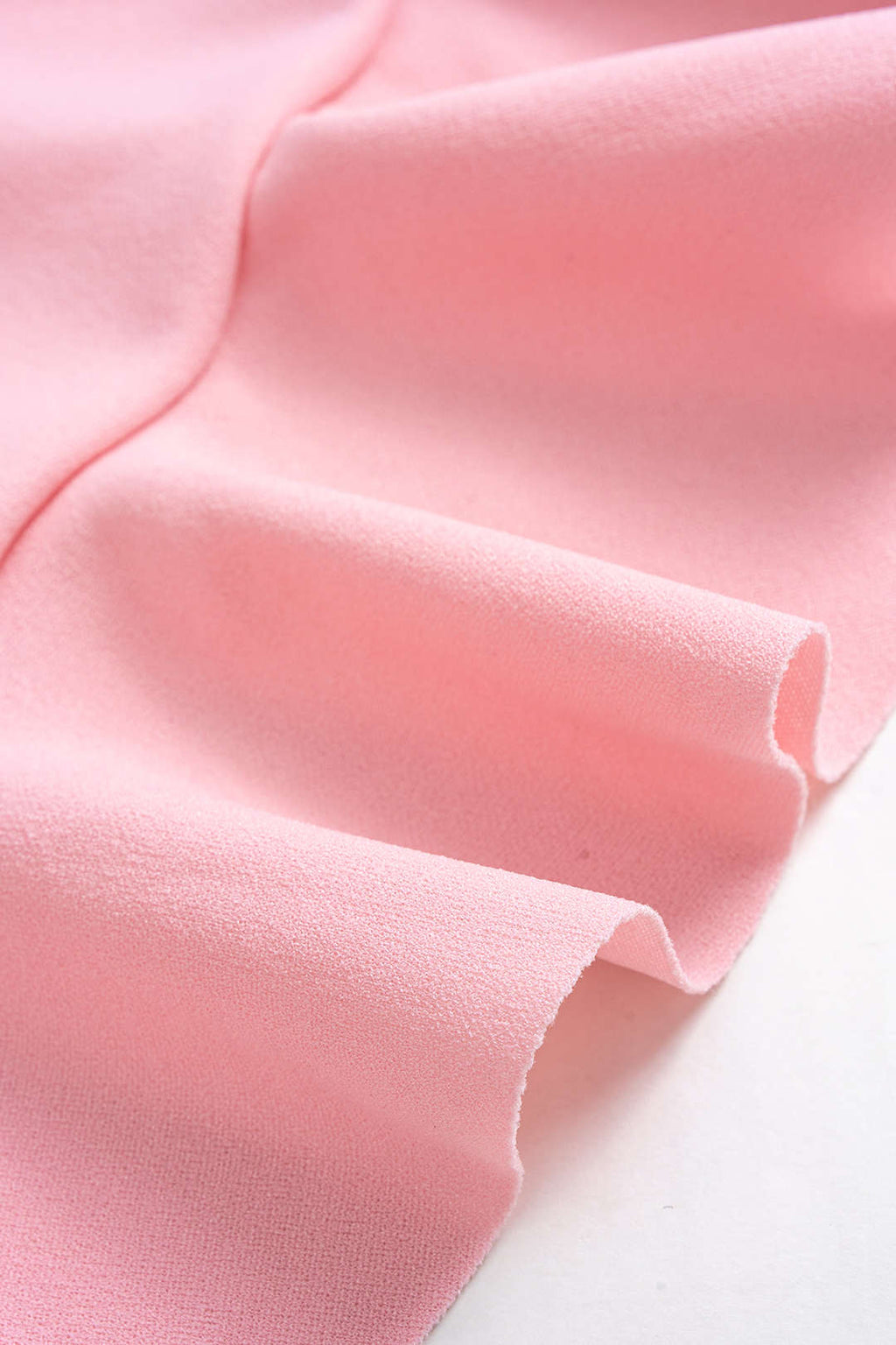 שמלת מיני עם קפלים וקשירה, שרוולים ארוכים 