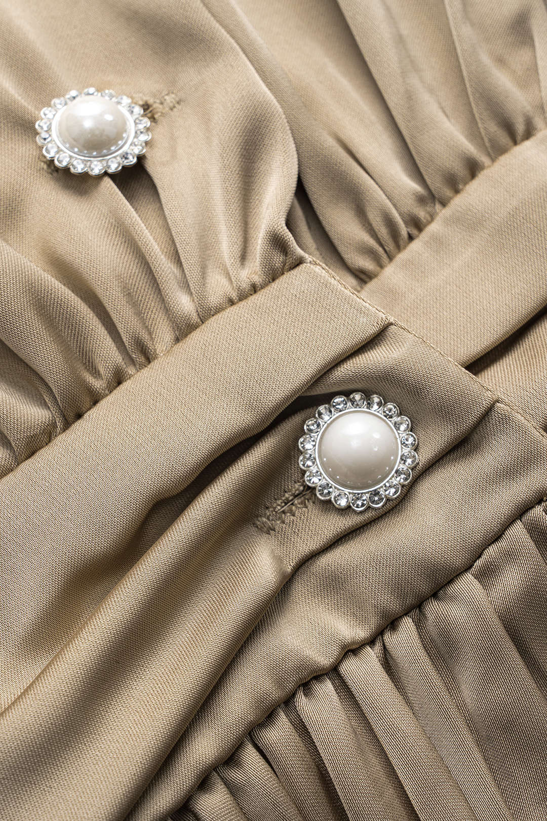 חולצה ארוכת שרוולים עם קפלים סאטן וכפתורים 