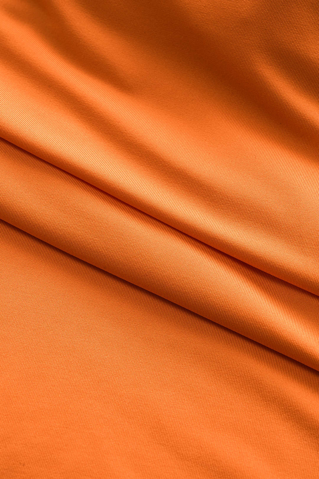 Conjunto Satén Sin Espalda Sunset Crush Detalles de Escote