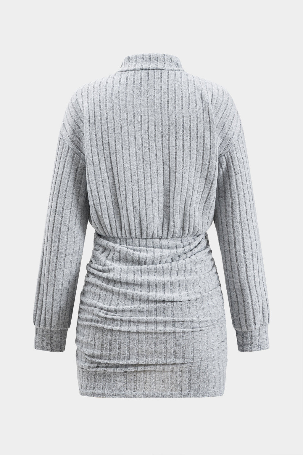 שמלת מיני עם שרוולים ארוכים וצווארון גבוה עם קשירה 