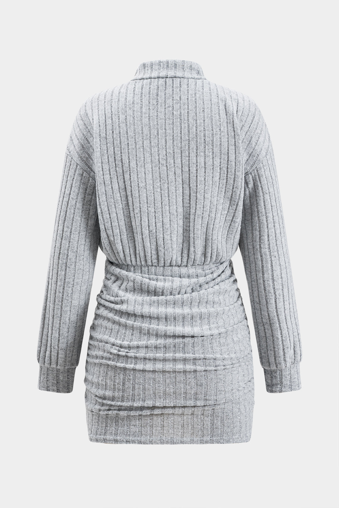 שמלת מיני עם שרוולים ארוכים וצווארון גבוה עם קשירה 