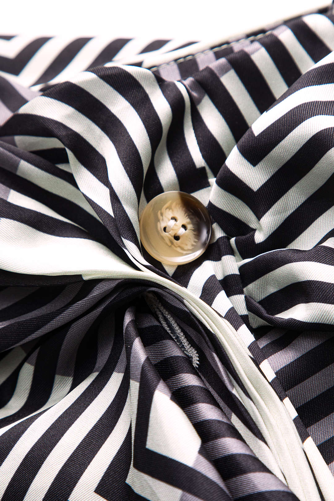 חצאית עם כפתורים וקשירה 