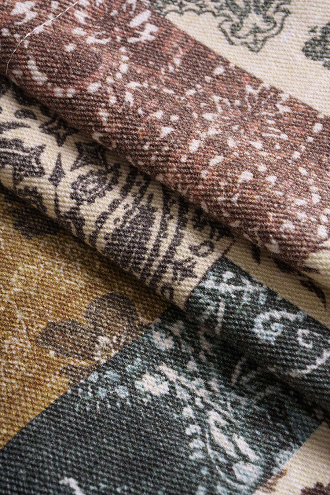 חצאית גבוהה עם הדפס פרחוני רטרו 