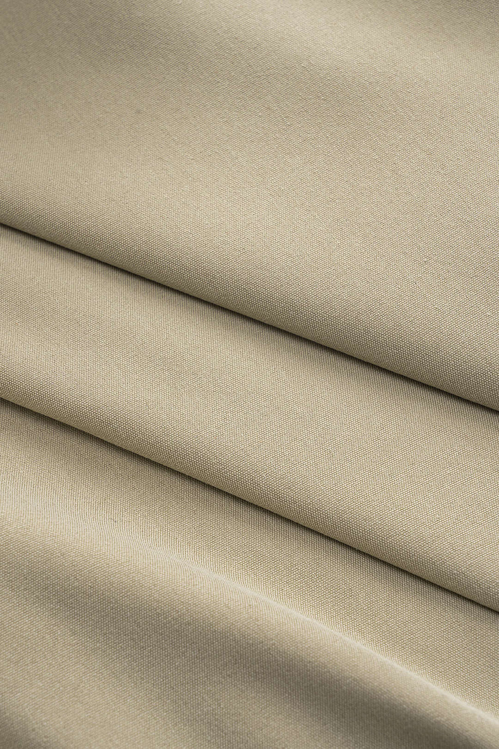 שמלת מיני עם שרוולים ארוכים, כפתורים וכיסים עם חגורה 