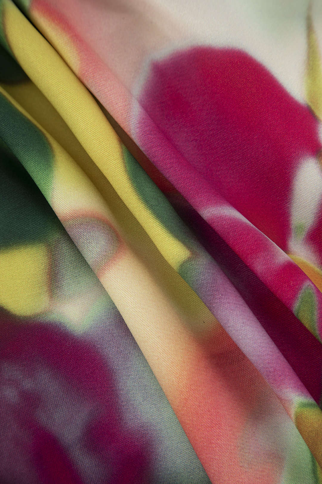 חולצת סאטן מודפסת 