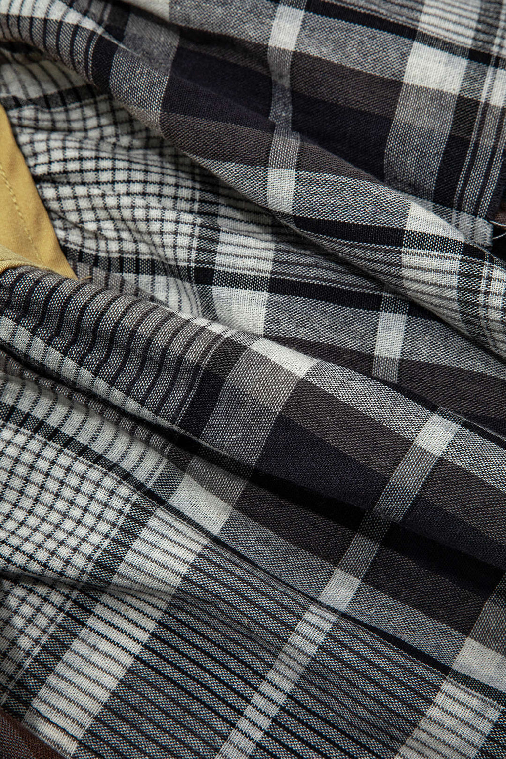 חצאית מיני עם הדפס משובץ טלאים 