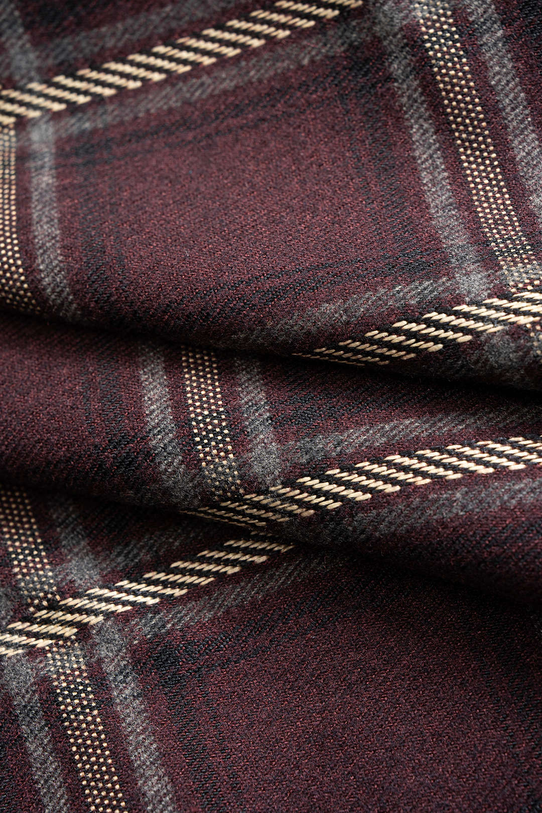 חצאית אסימטרית עם הדפס משובץ וזמש טלאים 