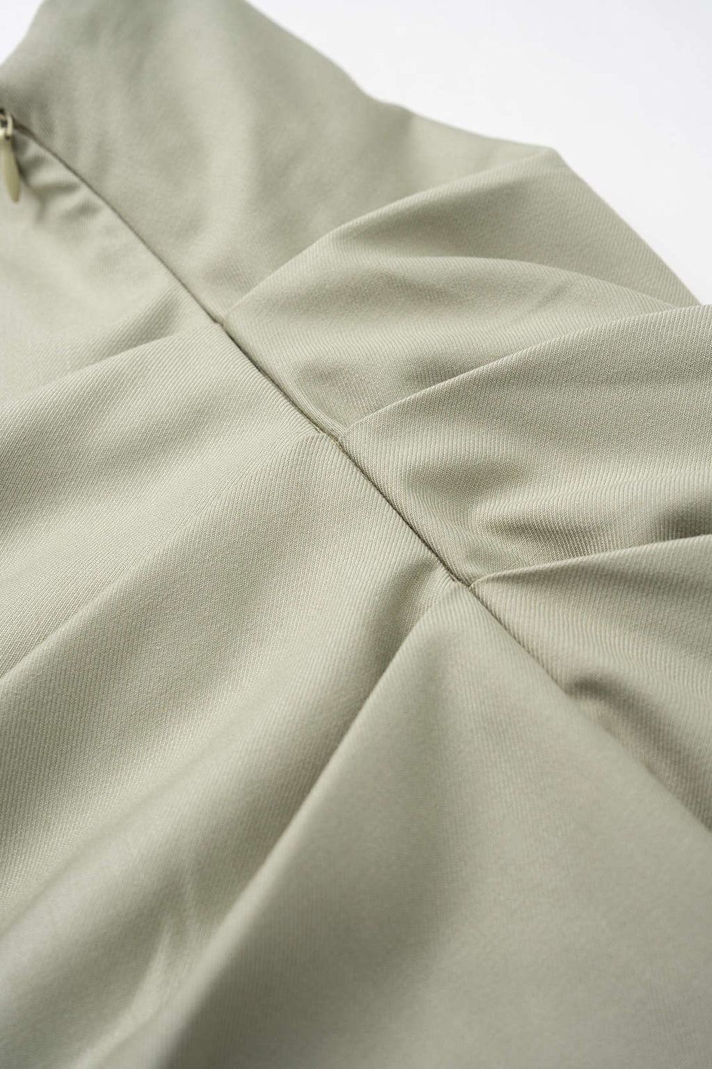 חצאית גבוהה עם קפלים 