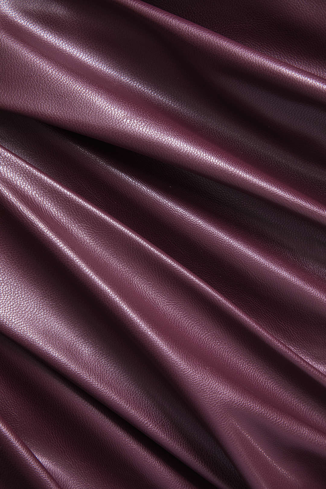 חצאית דמוית עור עם רוכסן מותן גבוה 