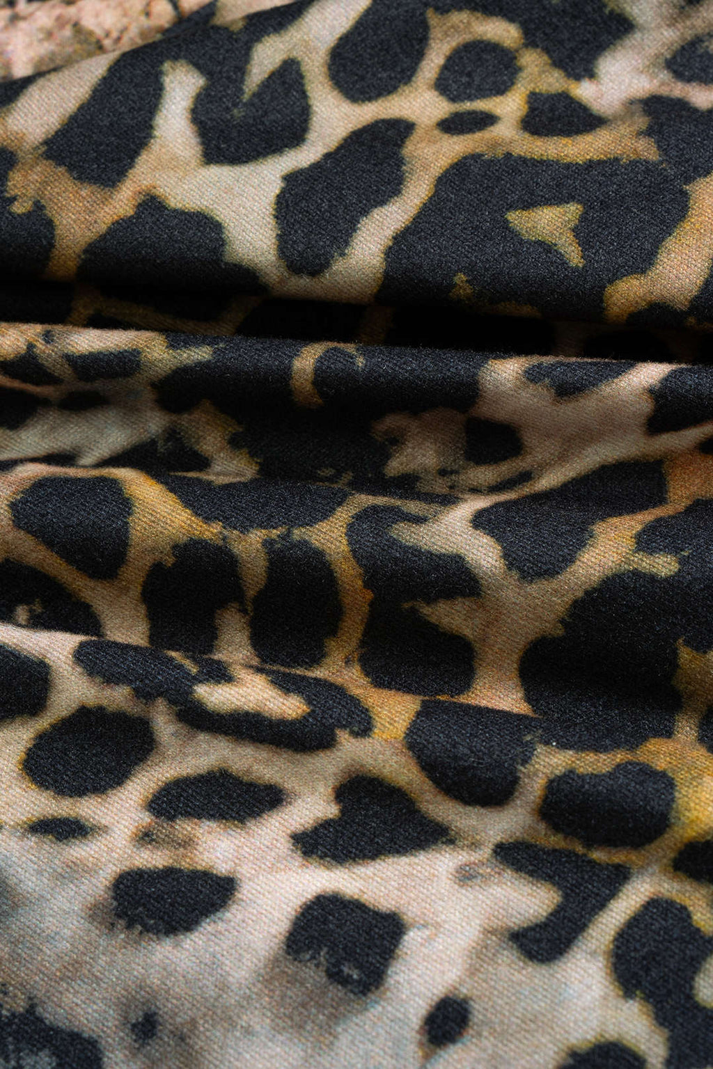 שמלת מיני עם שרוולים ארוכים וצווארון V עם הדפס נמר 