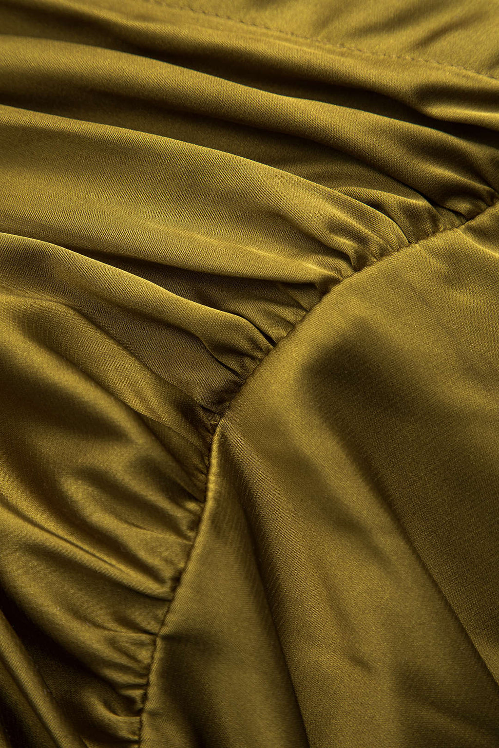 חולצה ארוכת שרוולים עם קפלים וקשירה מלפנים של סאטן 