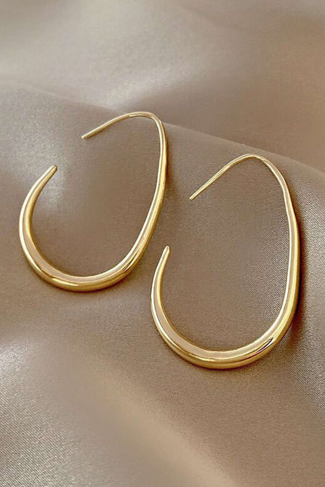 Arete Oval De Metal Minimalista Elegante Para Uso Diario