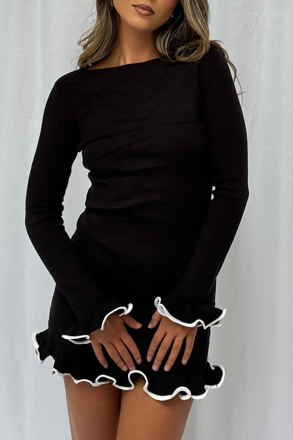 שמלת סריג עם תפרים מנוגדים 