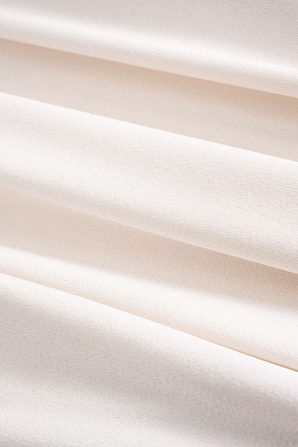 חולצת סאטן עם צווארון V וקשירה ארוכת שרוולים 