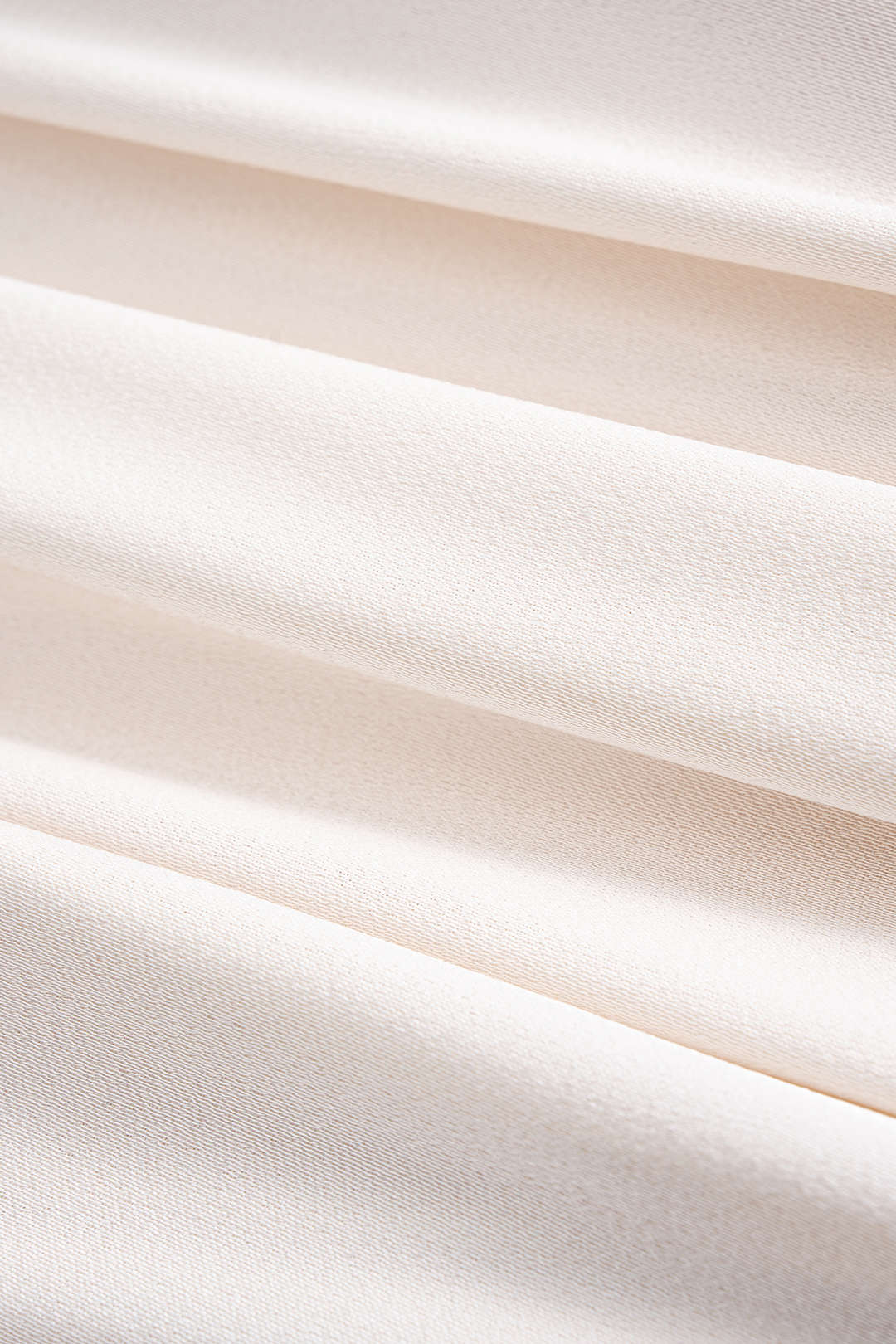 חולצת סאטן עם צווארון V וקשירה ארוכת שרוולים 