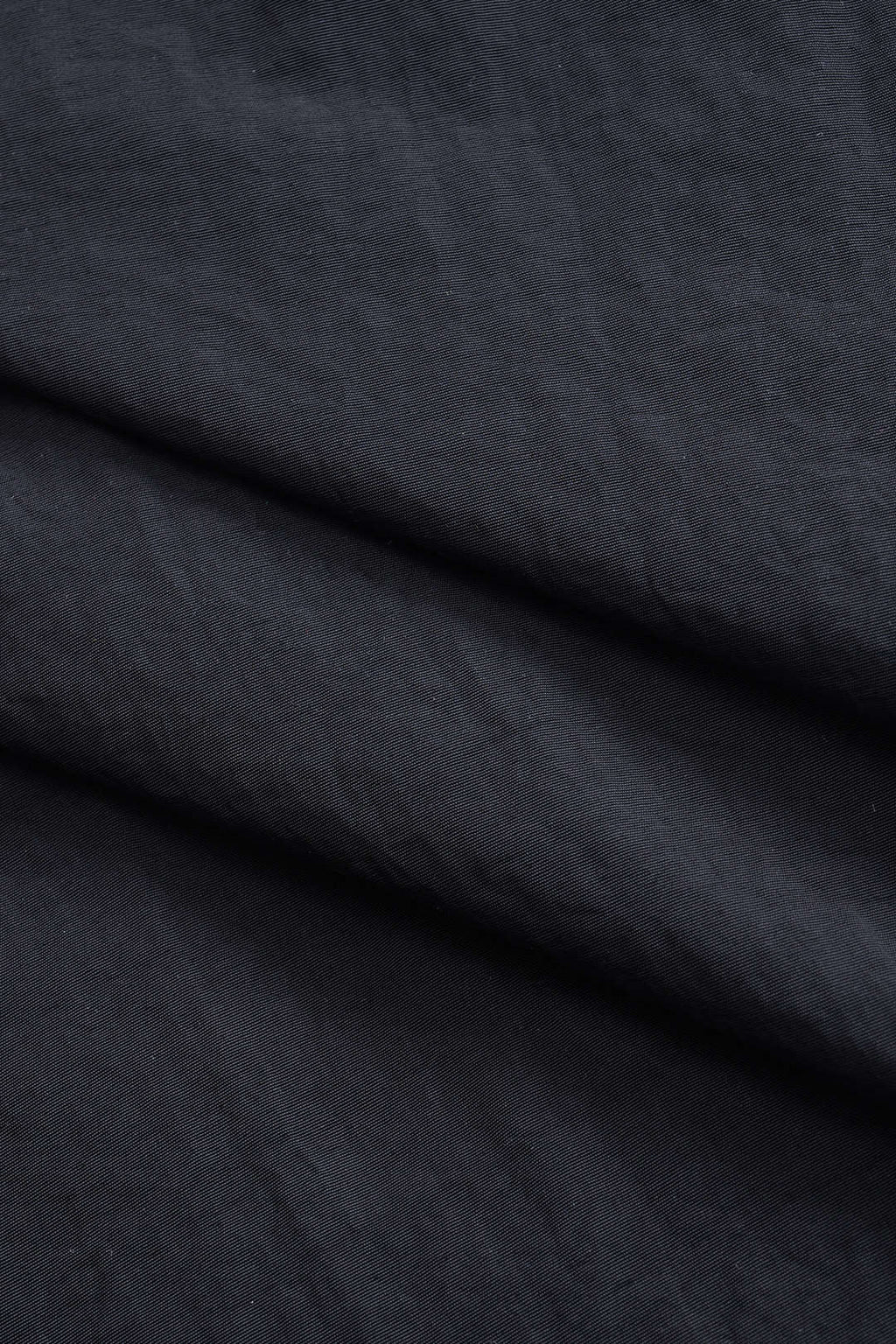 חצאית ג'ינס עם טלאים ושרוכים בגזרה גבוהה 