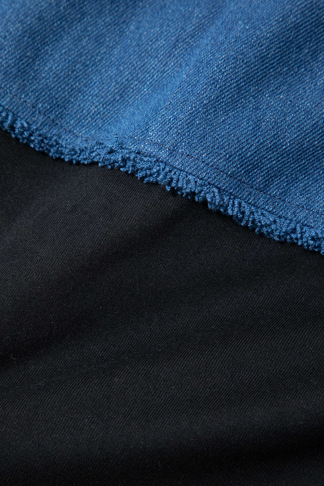 חצאית ג'ינס עם טלאים 