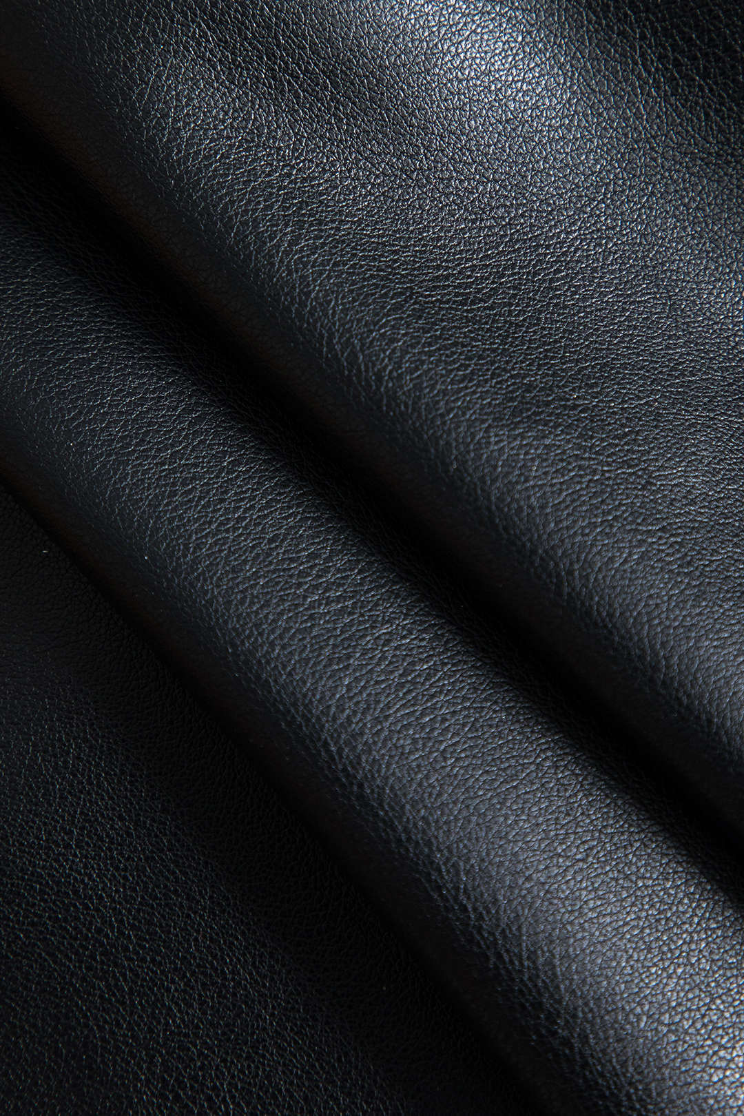 חצאית מיני דמוית עור עם קשירה מלפנים 