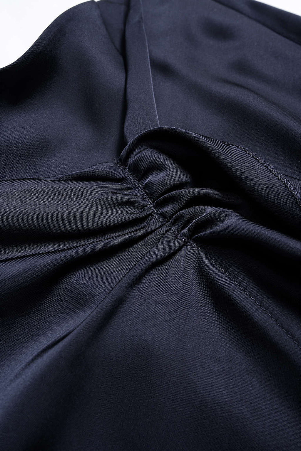 חצאית אסימטרית עם קפלים סאטן 