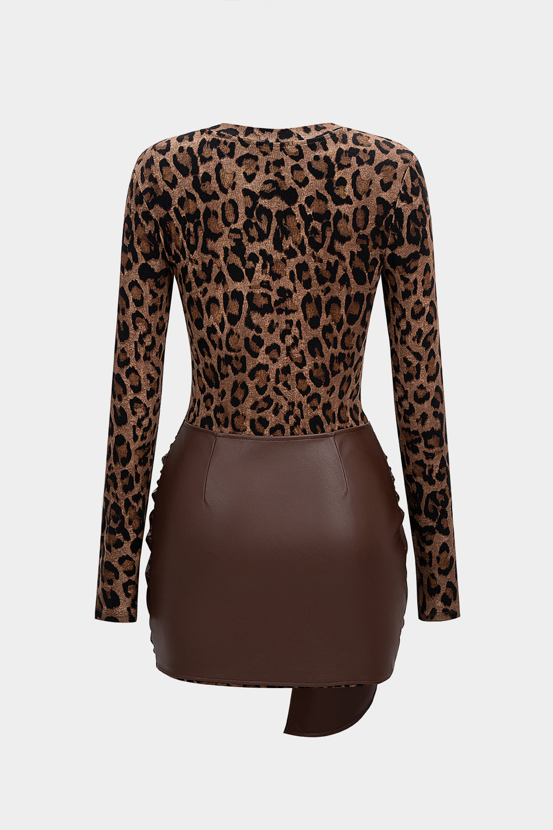 שמלת מיני עם שרוולים ארוכים וטלאים של דמוי עור עם הדפס נמר 