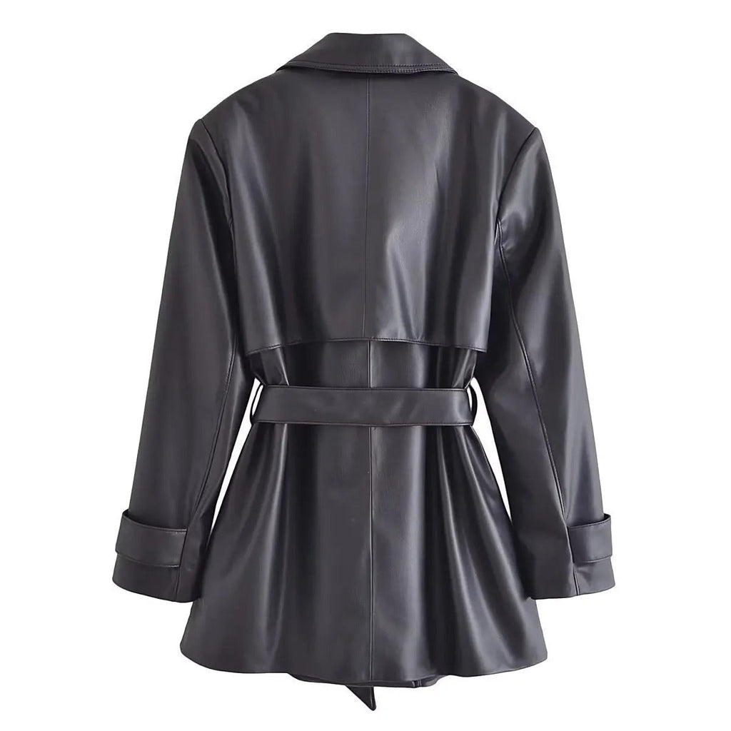 Chaqueta De Cuero Elentri Líneas Afiladas Silueta Elegante